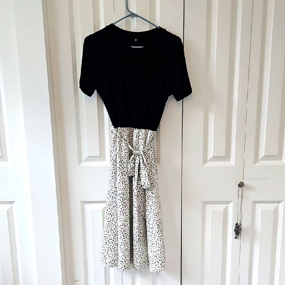 Zattcas Dress - Picture 1 of 6